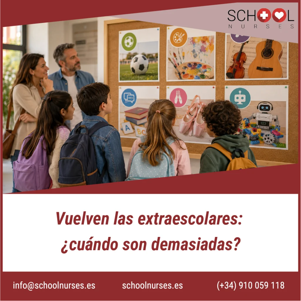 Alumnos viendo el calendario de actividades extraescolares